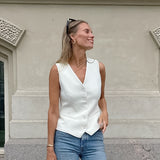 Autumn 2025 New Casual V-Neck Sleeveless Small Vest White French Sexy Fashion Body Armored Woman 68HZ