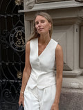 Autumn 2025 New Casual V-Neck Sleeveless Small Vest White French Sexy Fashion Body Armored Woman 68HZ